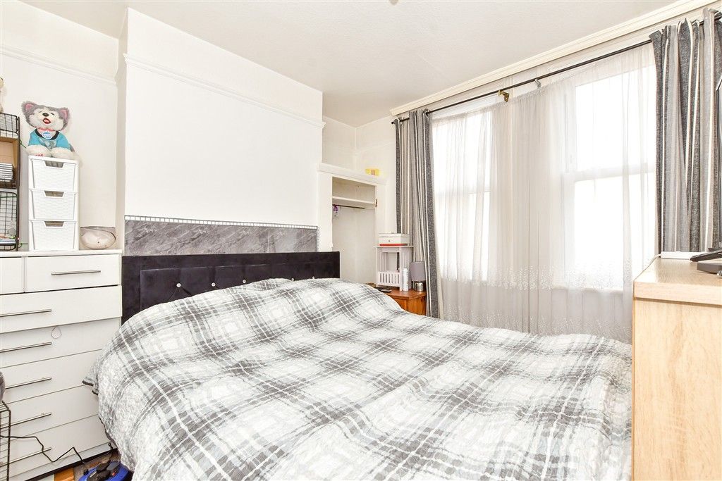 Property photo 2 of 9 Bedroom