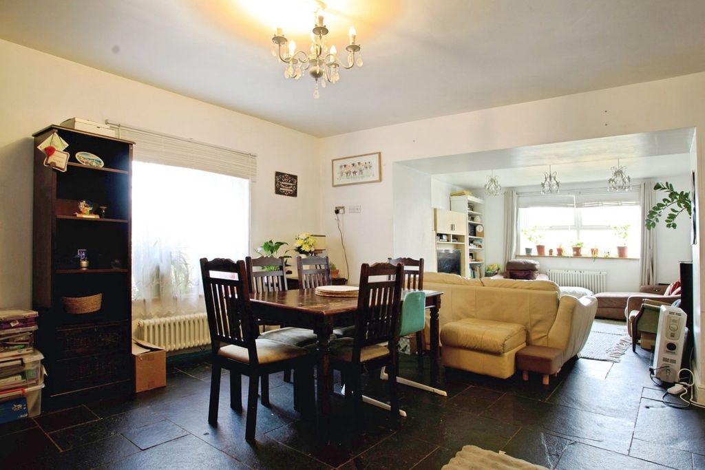 Property photo 2 of 23