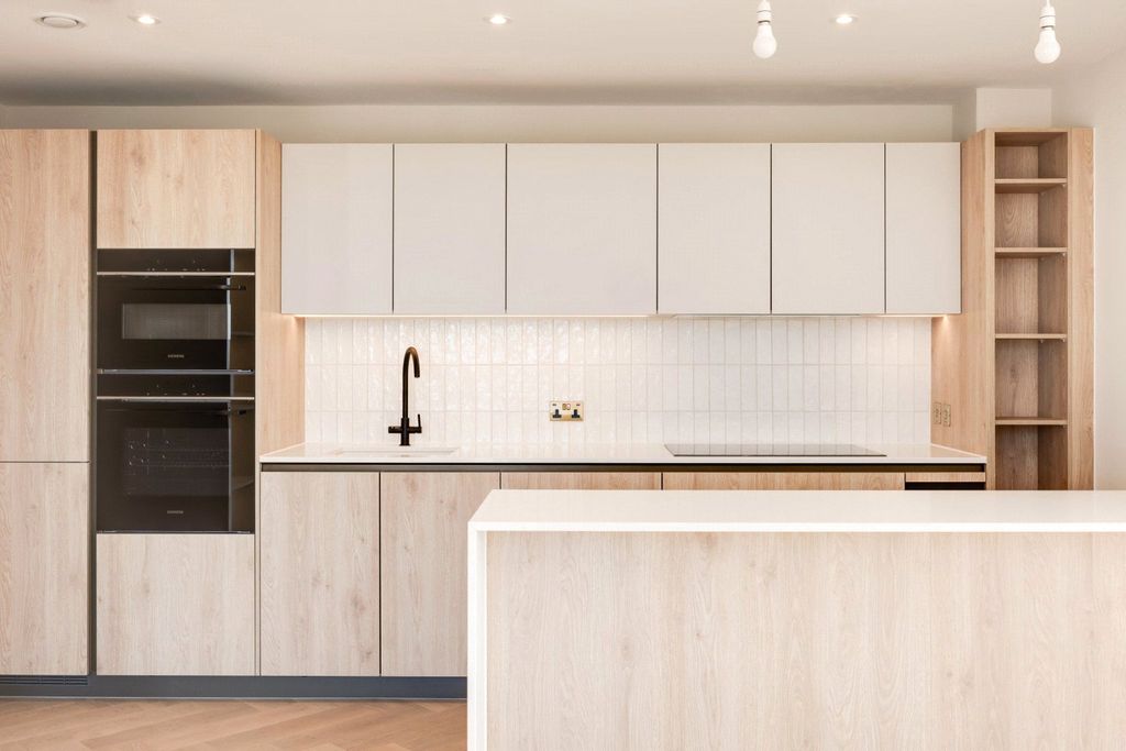 Property photo 3 of 25 Picture No. 03