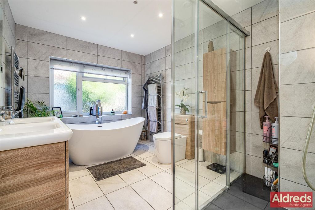 Property photo 3 of 22 Bathroom