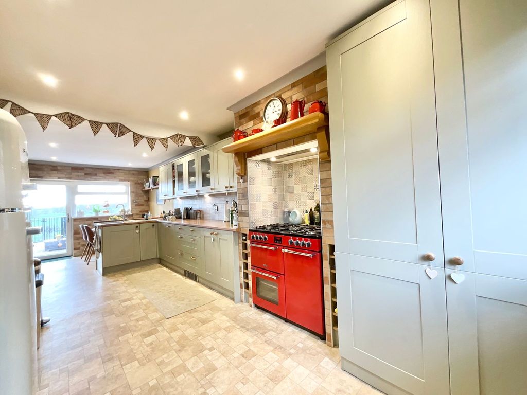 Property photo 3 of 34