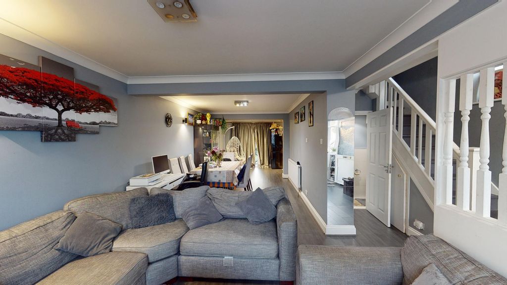 Property photo 1 of 11 Living Room