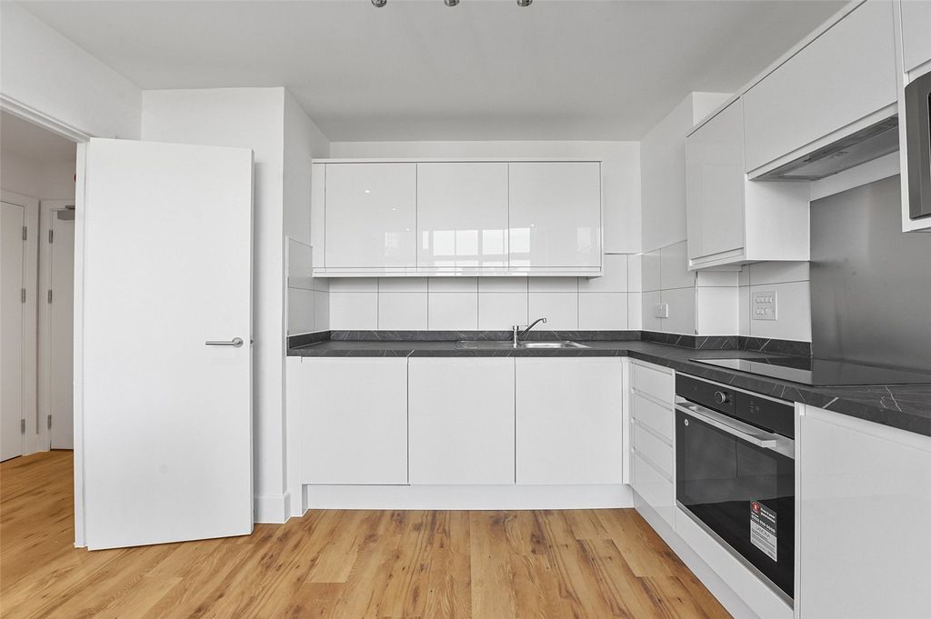 Property photo 2 of 10 Reception/ Kitchen