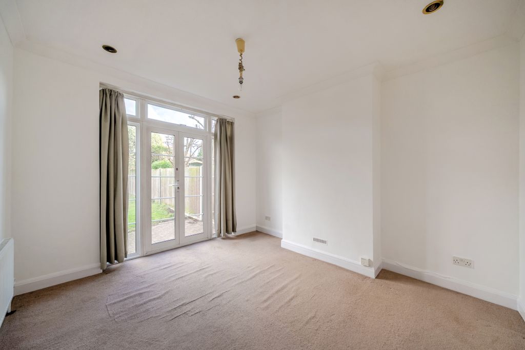 Property photo 3 of 27