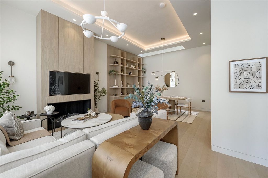 Property photo 2 of 47 Living Room