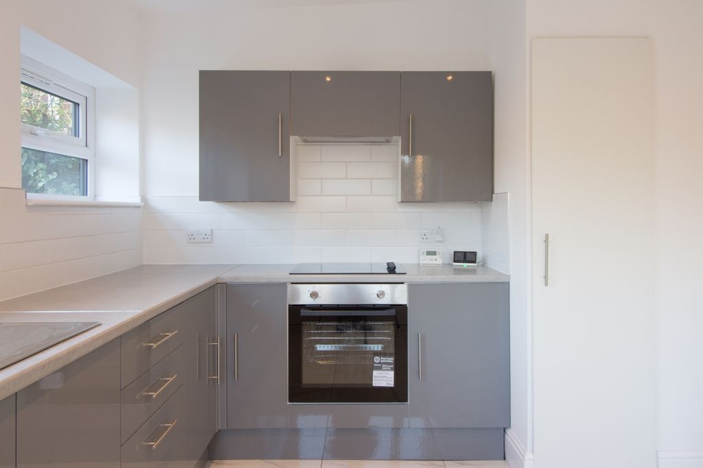 Property photo 3 of 17 Kitchen Adam Hendry Ewemove Mirfield