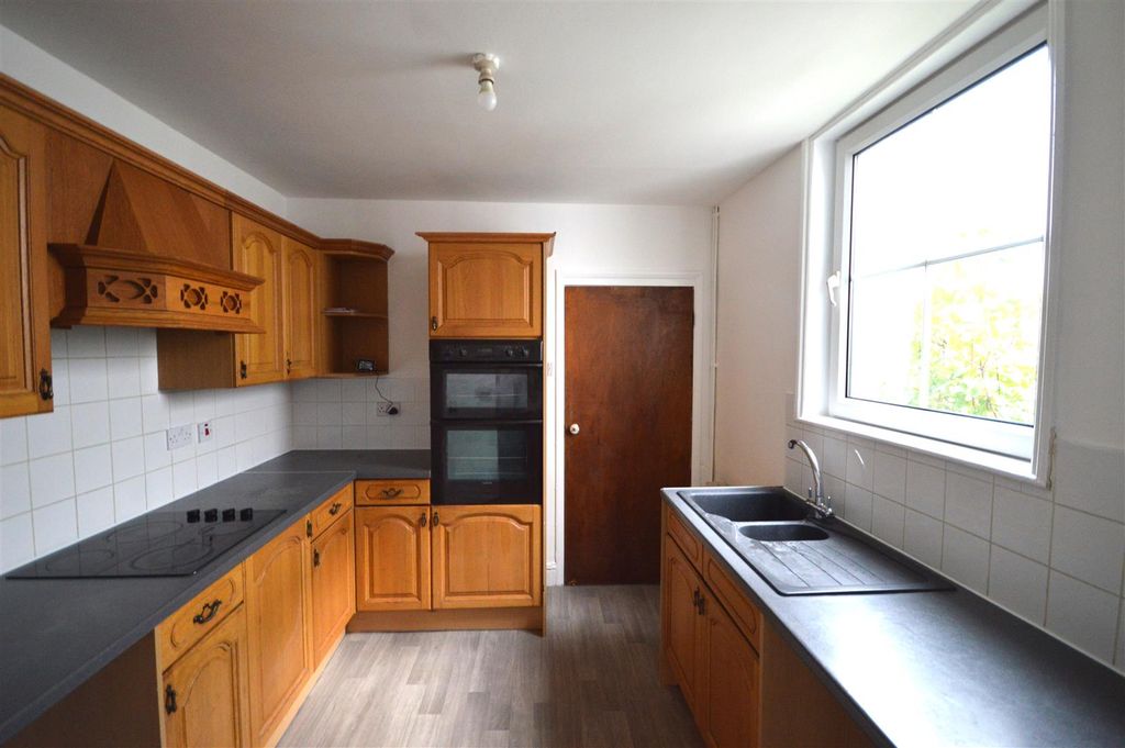 Property photo 3 of 23 Kitchen