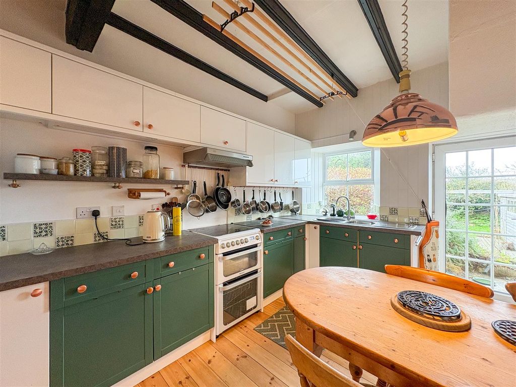 Property photo 3 of 28 Kitchen/Diner