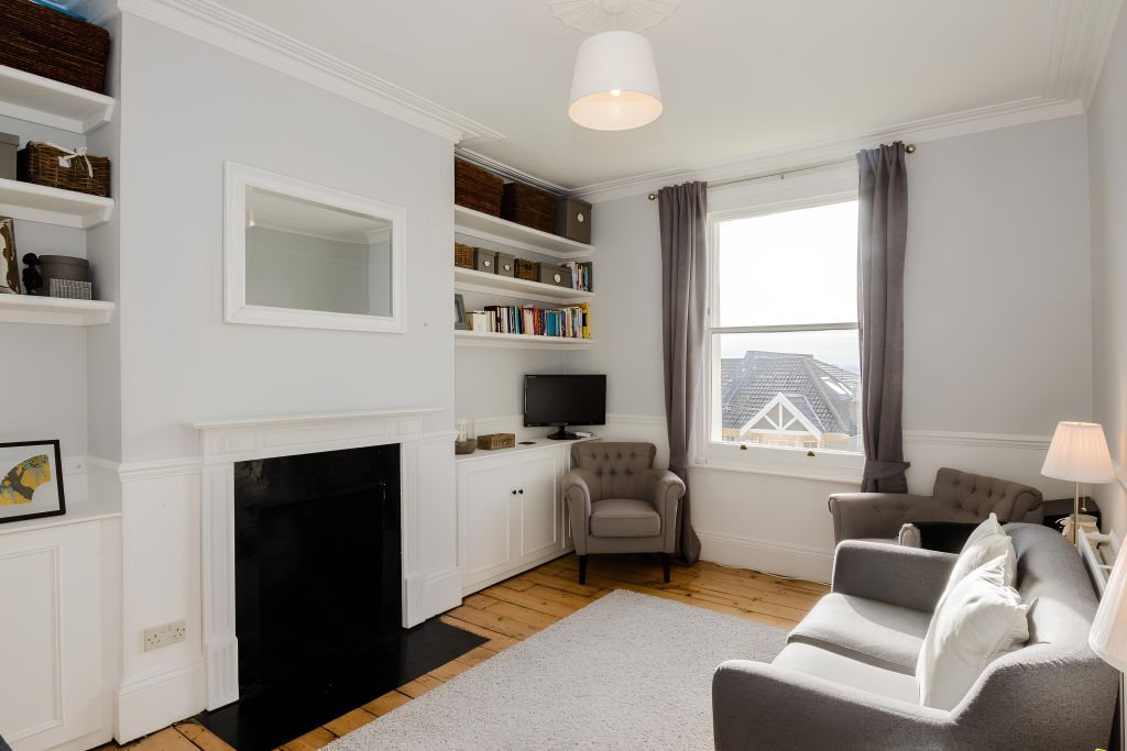 Property photo 2 of 12 4