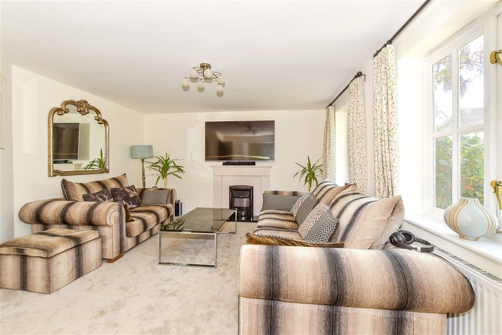 Property photo 3 of 14 Living Room