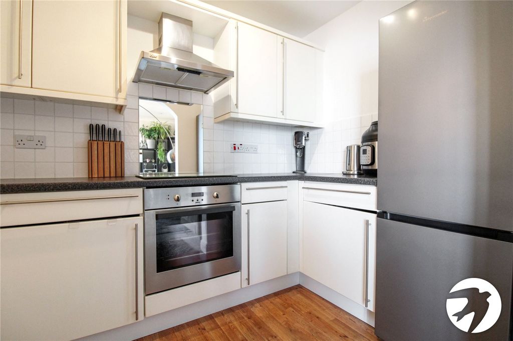 Property photo 3 of 9 Kitchen