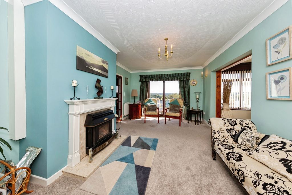 Property photo 3 of 17 Photo