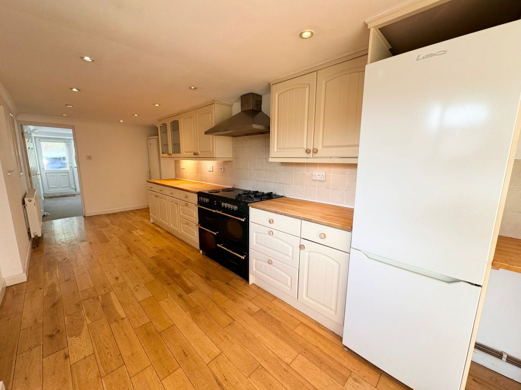 Property photo 3 of 15 Kitchen