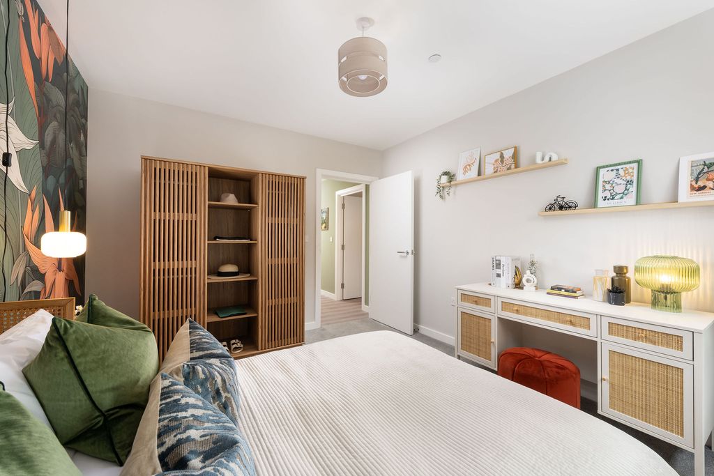 Additional image 10 of 2 bed flat for sale22, Capital Interchange Way, Brentford TW8