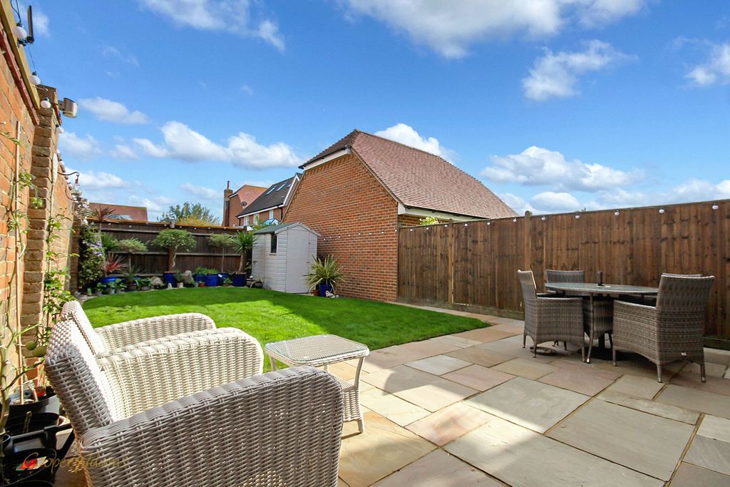 Property photo 3 of 17 Garden