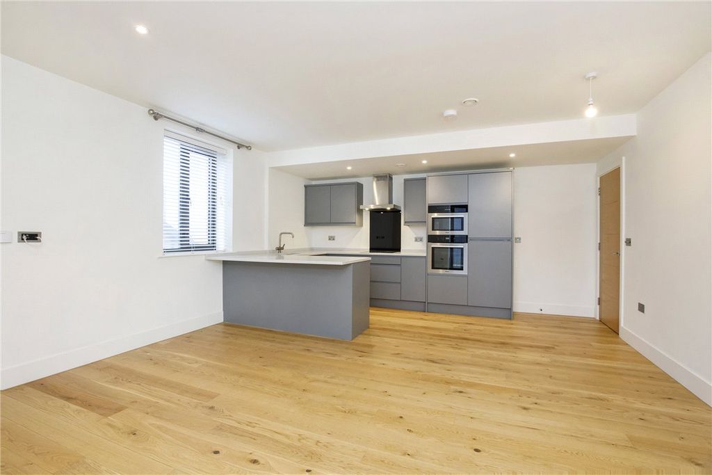 Property photo 2 of 10 Picture No. 21