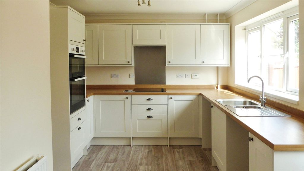 Property photo 2 of 15 Picture No. 18