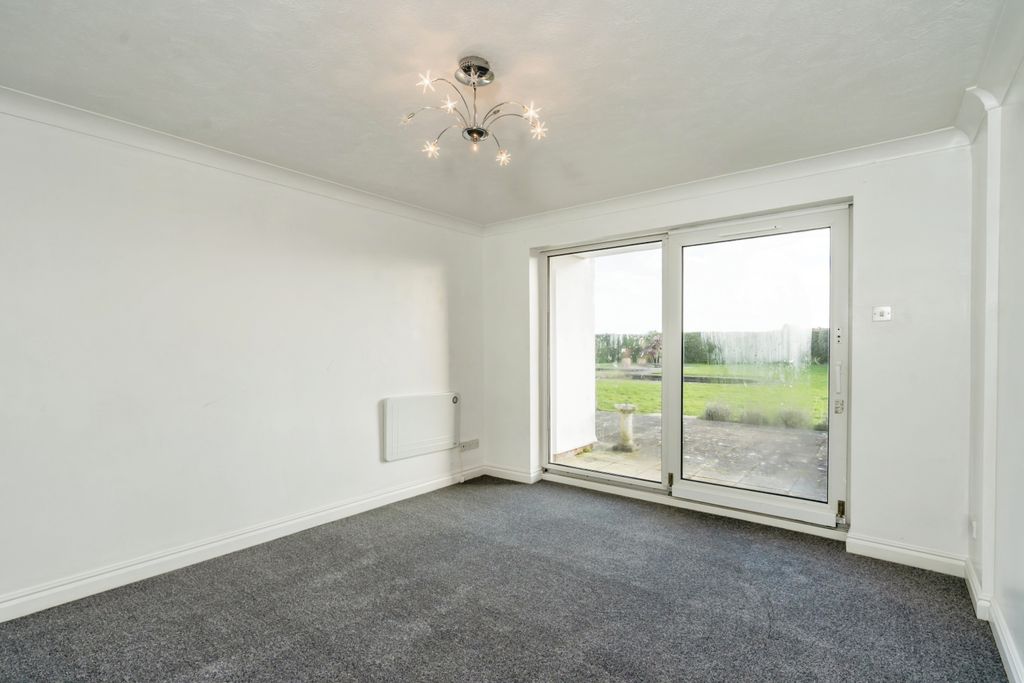 Property photo 2 of 17 Bedroom