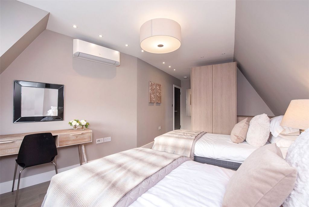 Property photo 3 of 11 Picture-No-14-59