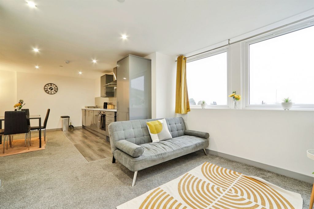 Property photo 2 of 9