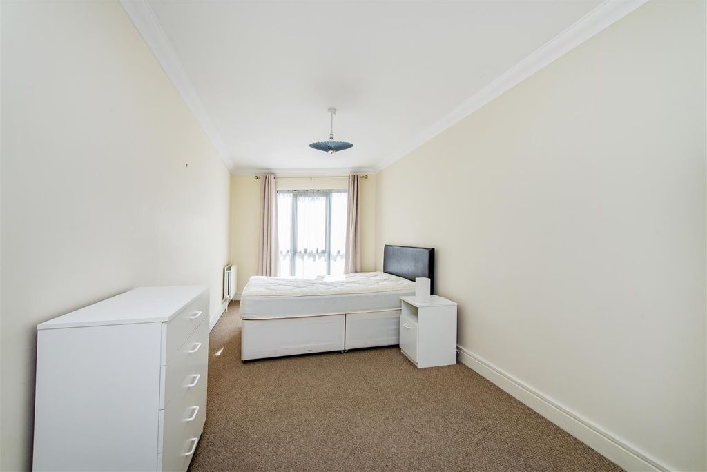 Property photo 3 of 9 Bedroom