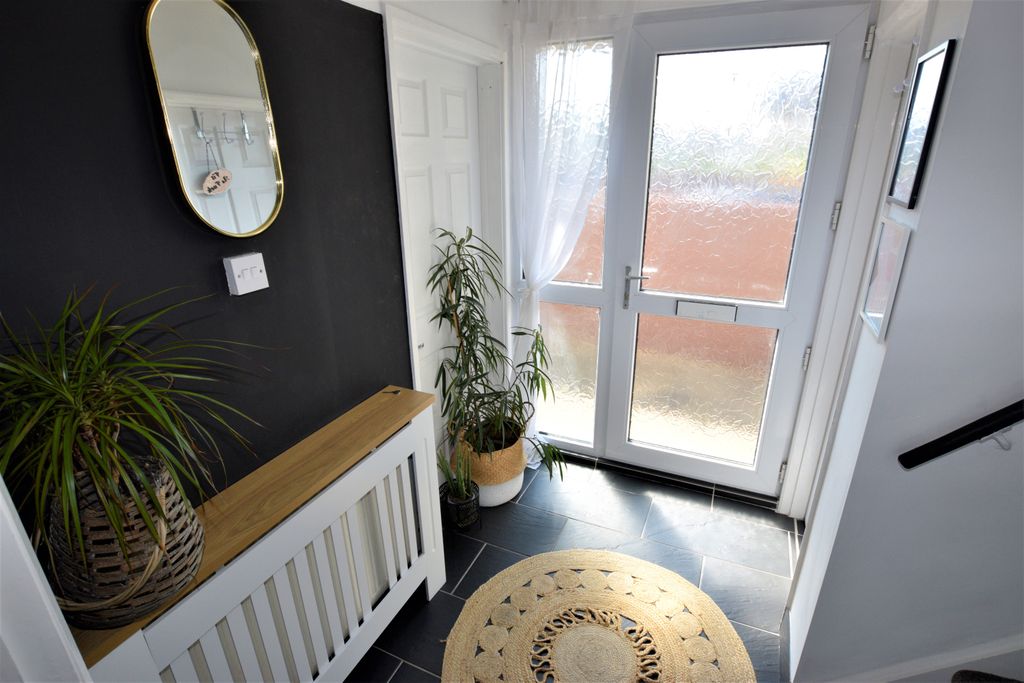 Property photo 2 of 14 Photo 02