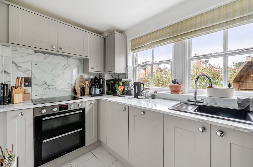 Property photo 2 of 17 1419553-15-69A178...