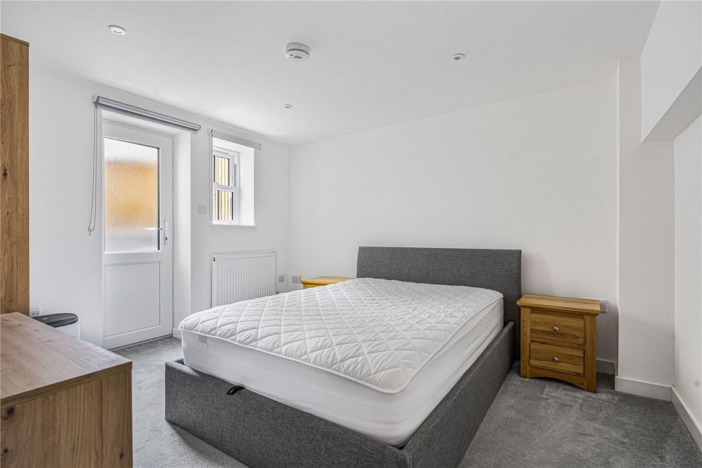 Property photo 3 of 11 Picture No. 12