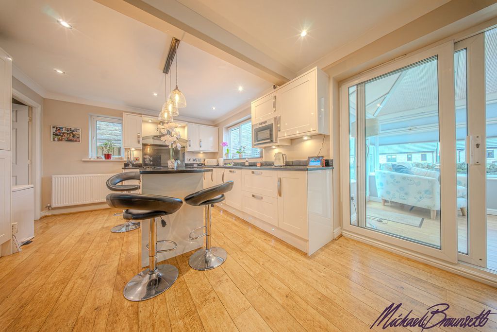 Property photo 3 of 33