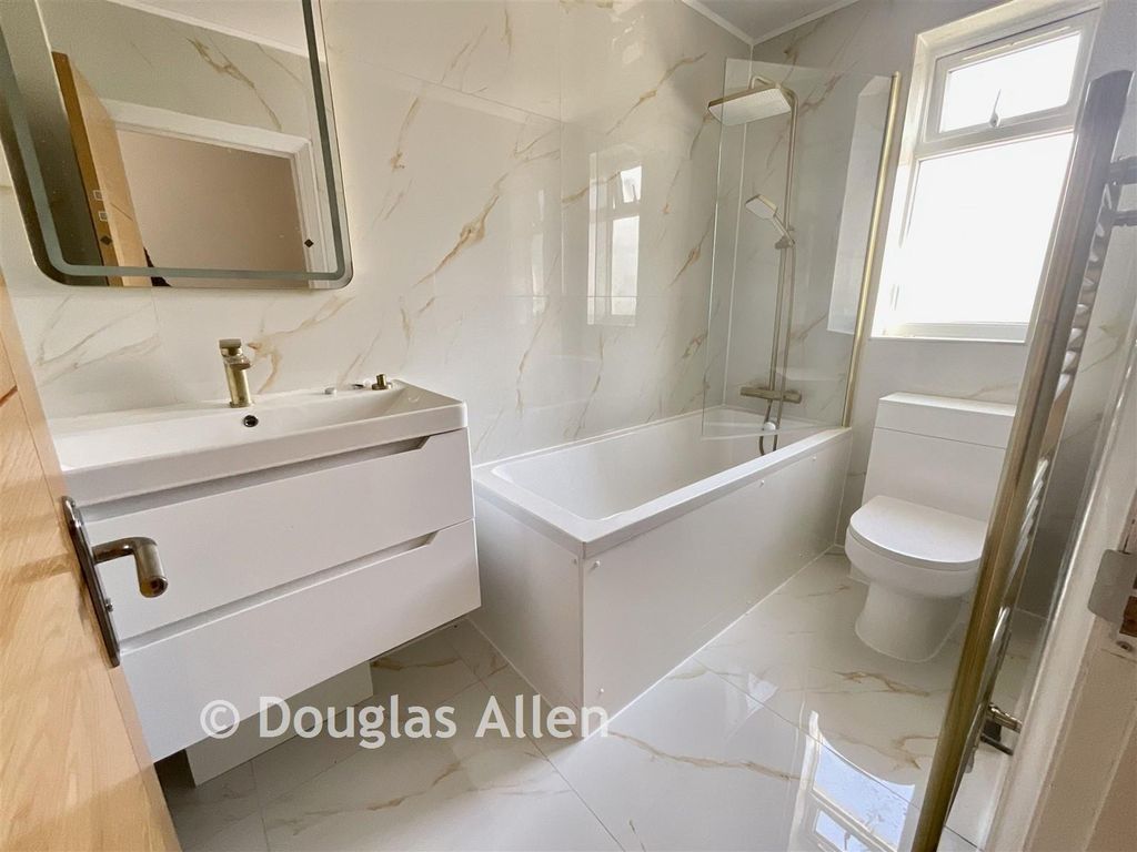 Property photo 1 of 7 Bathroom