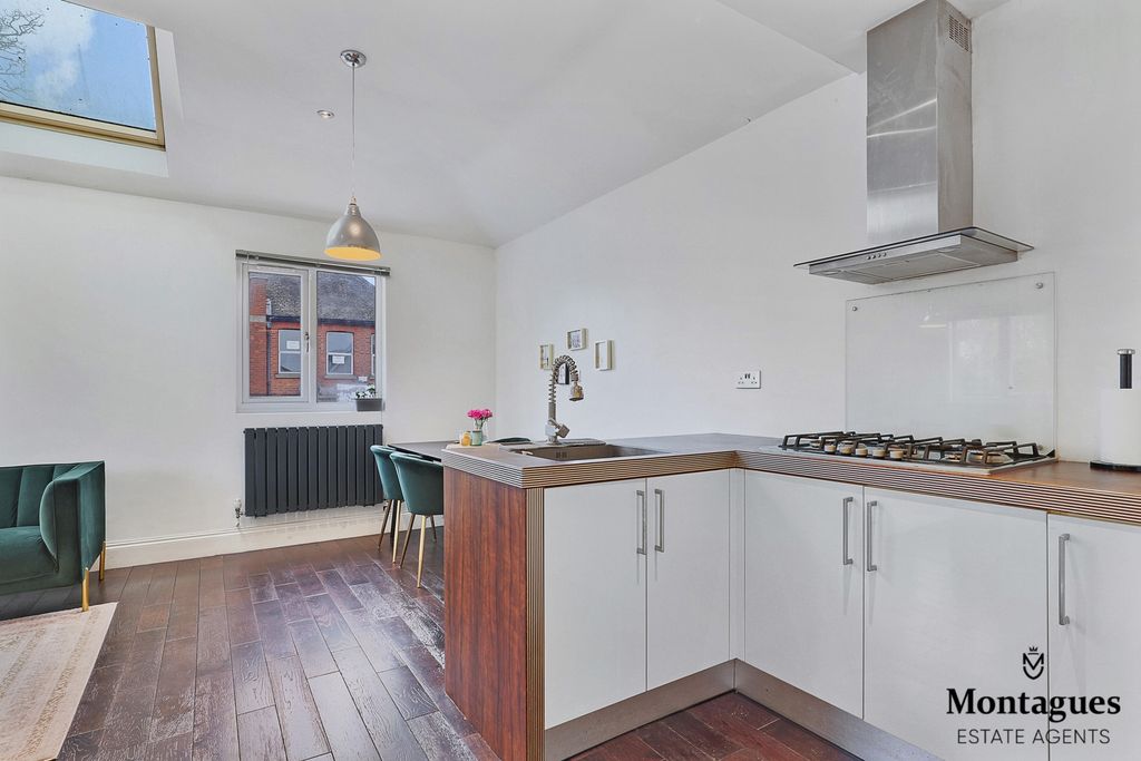 Additional image 9 of 2 bed flat for saleHemnall Street, Epping CM16