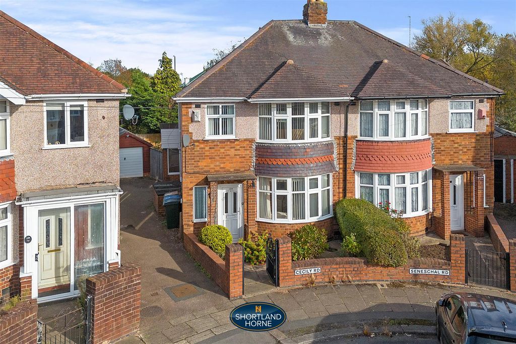 Property photo 1 of 29 125 Cecily Rd (2 Of 28).Jpg