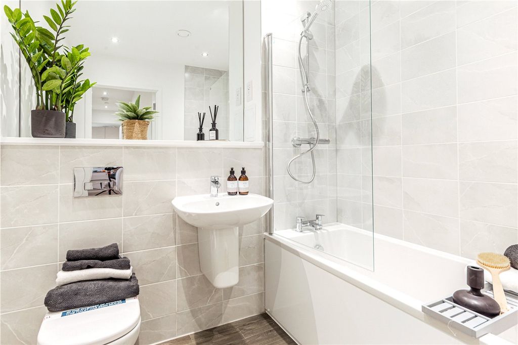 Property photo 3 of 7 Show Home