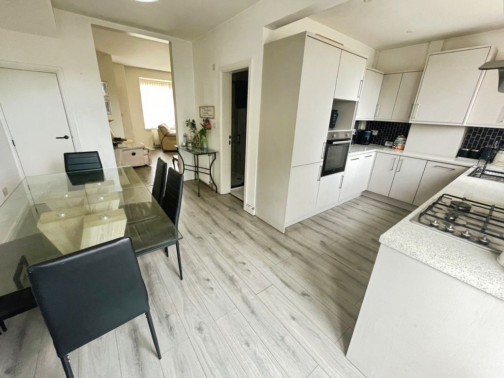 Property photo 2 of 17 Kitchen Diner