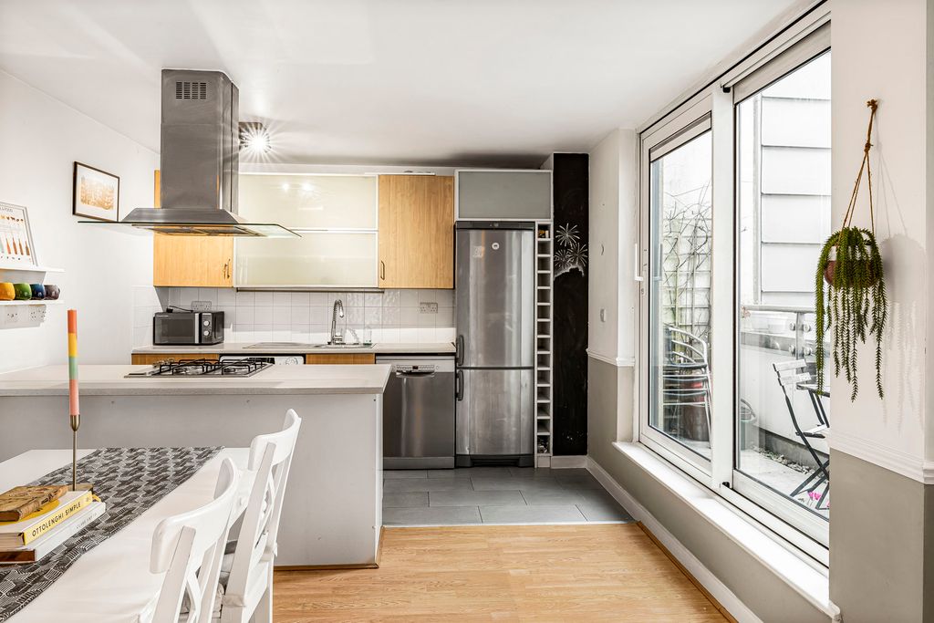Property photo 3 of 19 Kitchen/Dining Area