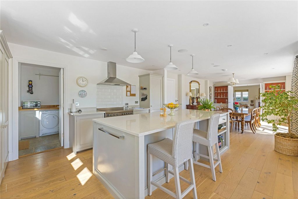 Property photo 2 of 19 Kitchen