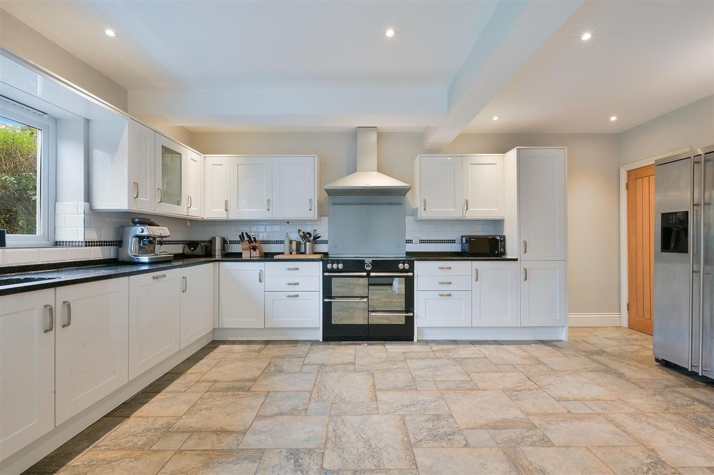 Property photo 2 of 23 Warren Road, 29- (7).Jpg