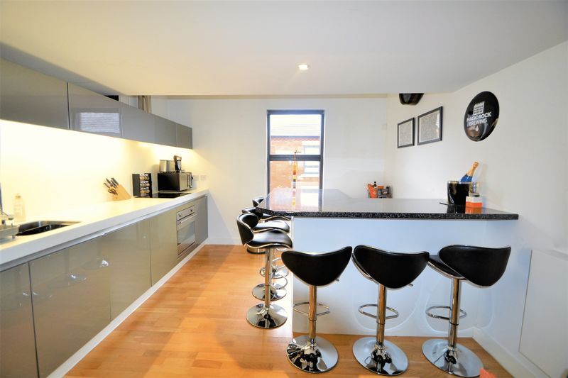 Property photo 1 of 14 Photo 8