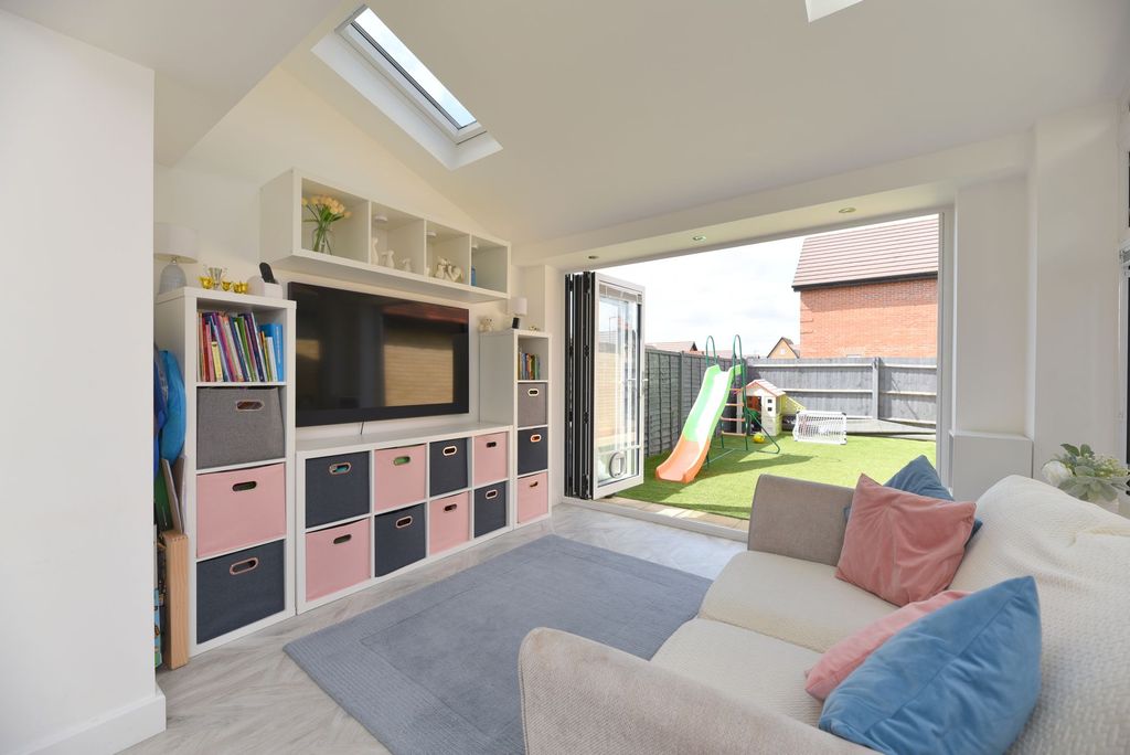 Additional image 8 of 3 bed semi-detached house for saleGale Drive, Biggleswade SG18