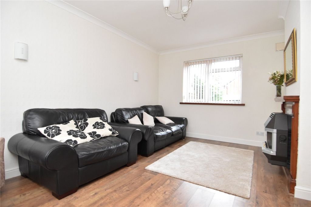 Property photo 3 of 17 Picture No. 06