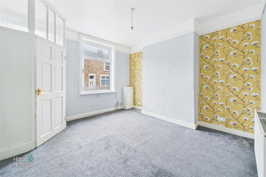 Property photo 2 of 8 Edward Street