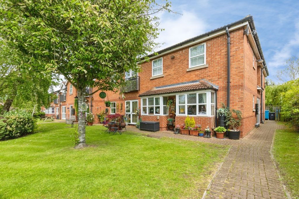 Property photo 1 of 12