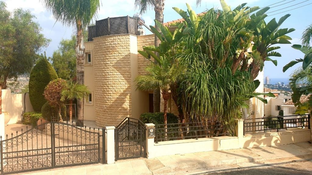 Property photo 1 of 32