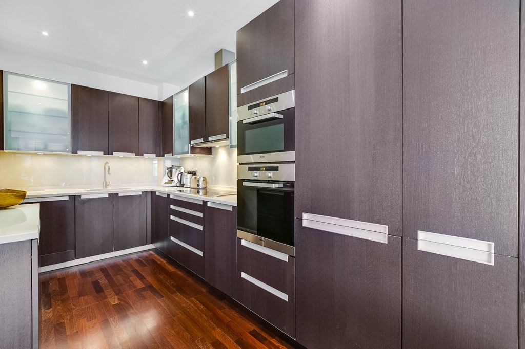 Property photo 2 of 10 Kitchen