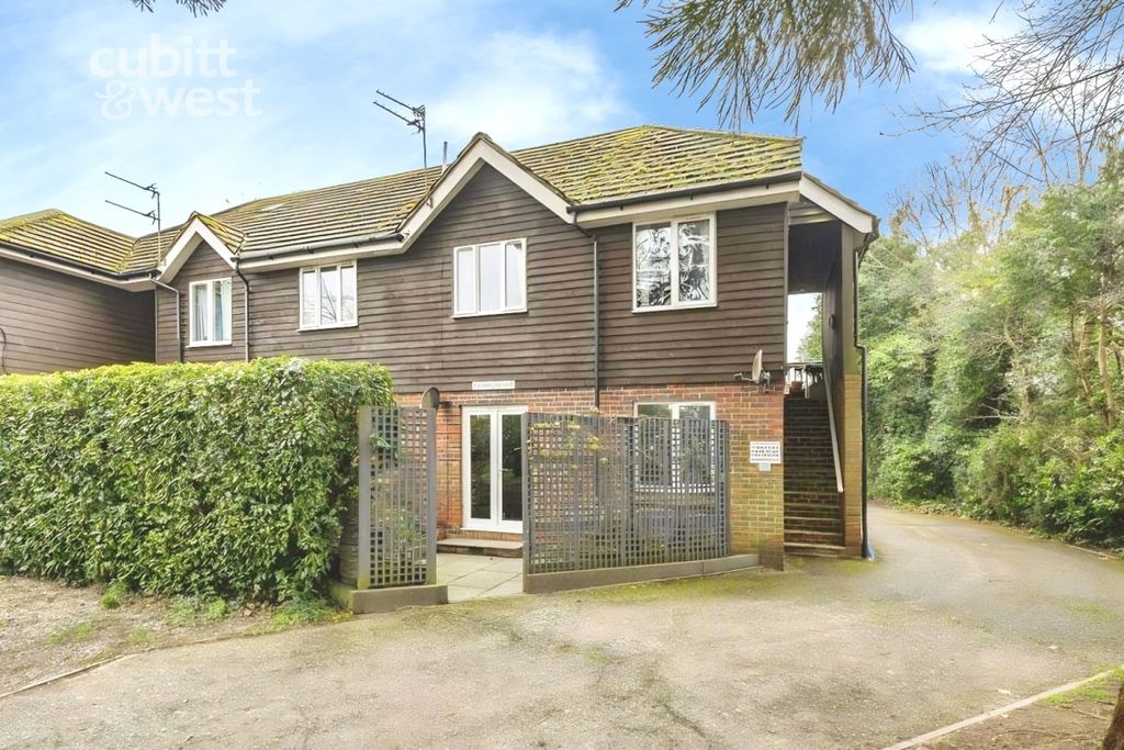 Property photo 2 of 7 External