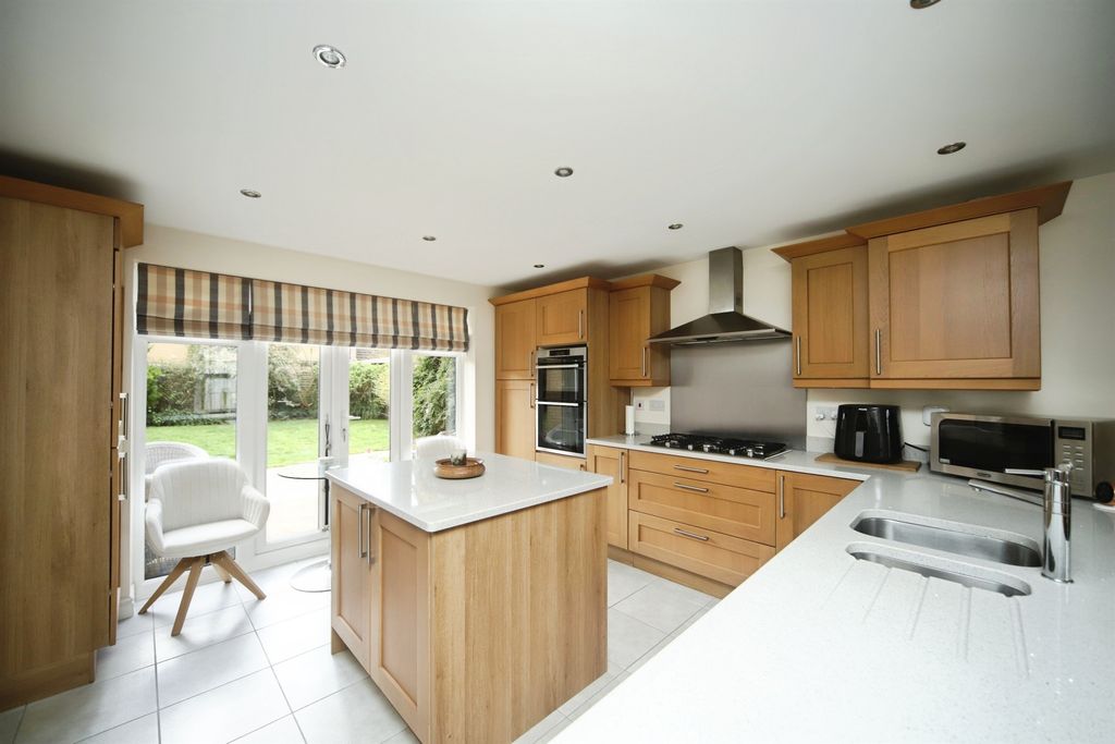 Property photo 2 of 31