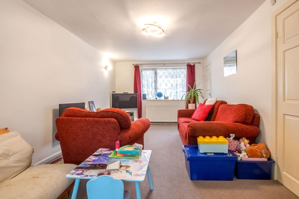 Property photo 3 of 15 Longden-02