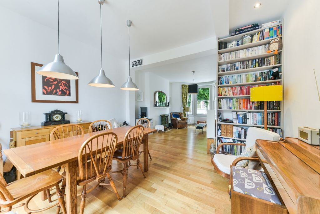 Property photo 3 of 12 1