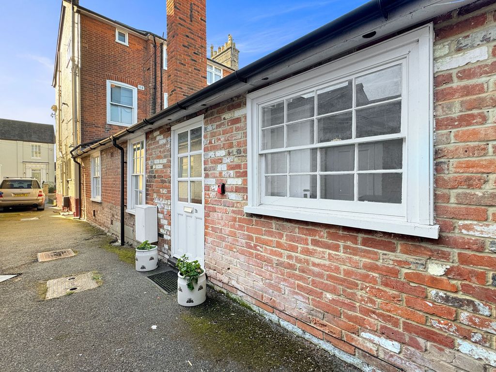 Property photo 1 of 8