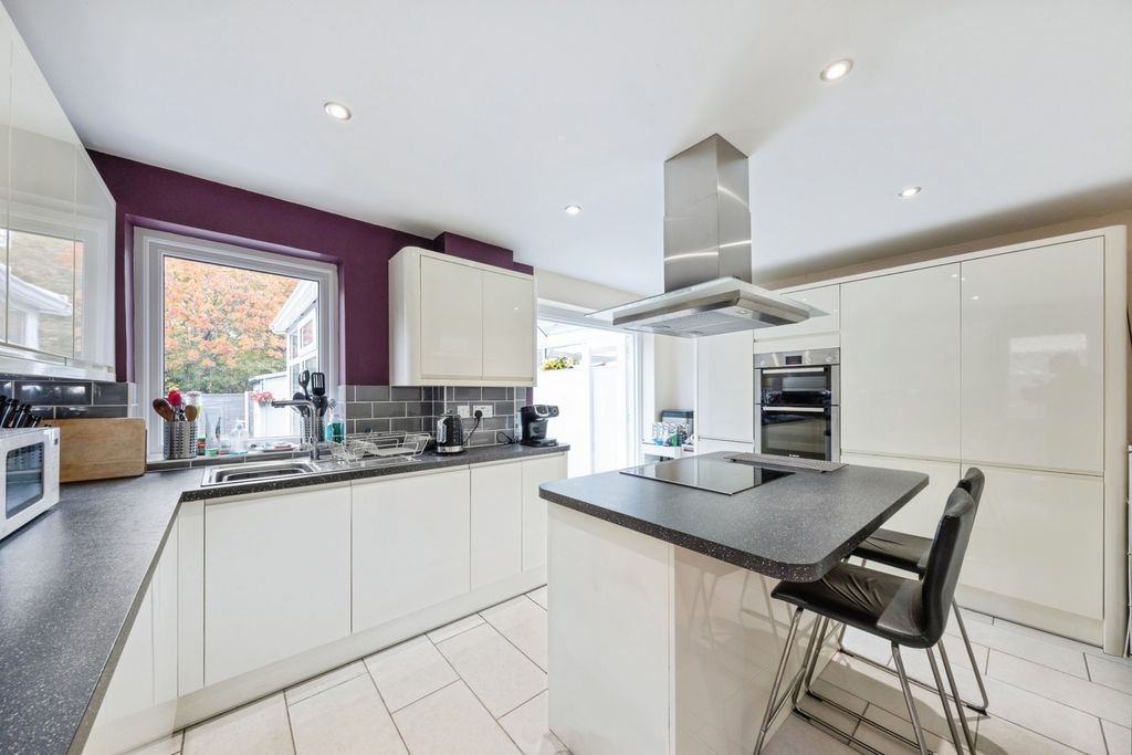 Property photo 2 of 17 Photo